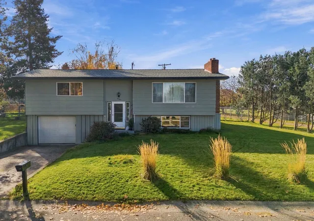 Photo 1 of Single family home for sale at 2323 Briggs St, Missoula, MT 59803 | MLS# 30079989 | Listing updated on 2026-10-19