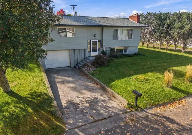 Photo 2 of Single family home for sale at 2323 Briggs St, Missoula, MT 59803 | MLS# 30079989 | Listing updated on 2026-10-19