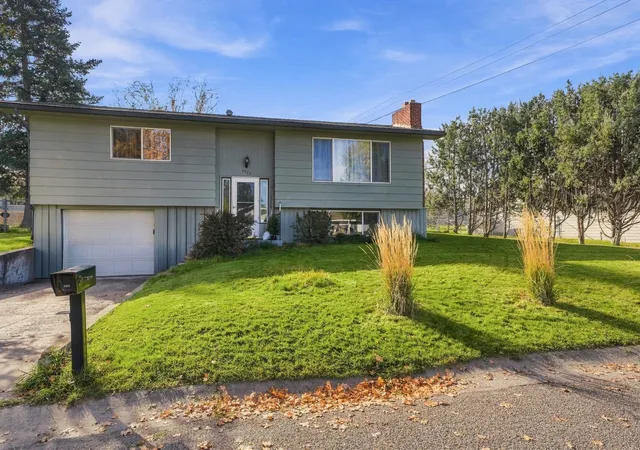 Photo 3 of Single family home for sale at 2323 Briggs St, Missoula, MT 59803 | MLS# 30079989 | Listing updated on 2026-10-19