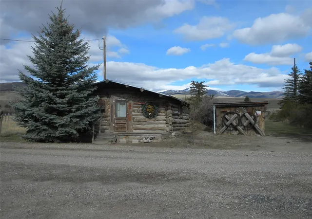 Photo 3 of Single family home for sale at 4 Blackman St, Silver Star, MT 59751 | MLS# 30080067 | Listing updated on 2026-10-20