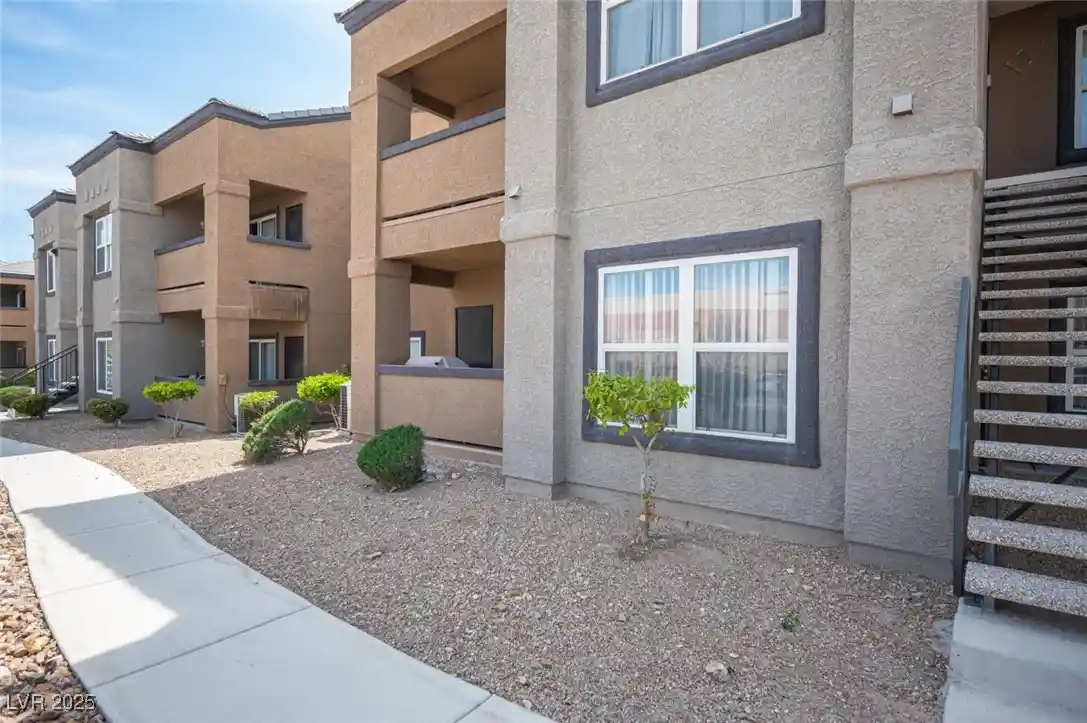 Listing Photo 2 - Condo for sale in 6650 W Warm Springs Rd located at 6650 W Warm Springs Rd, Las Vegas, NV 89118 - Unit #1079