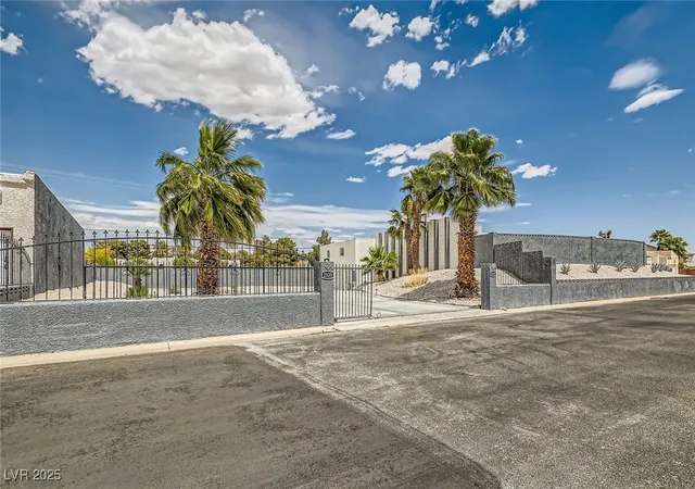 Photo 3 of Single family home for sale at 2520 Castlesands Way, Las Vegas, NV 89121 | MLS# 2672530 | Listing updated on 2026-10-02
