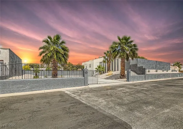 Photo 4 of Single family home for sale at 2520 Castlesands Way, Las Vegas, NV 89121 | MLS# 2672530 | Listing updated on 2026-10-02