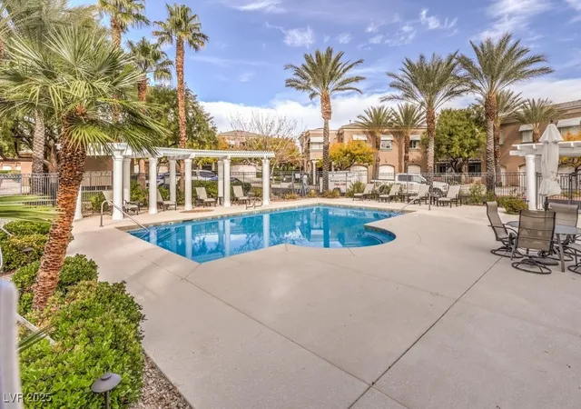 Listing Photo 2 - Condo for sale in building located at 805 Dana Hls Ct, Las Vegas, NV 89134 - Unit #202
