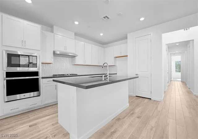 Photo 4 of Sale Pending at 52 Via Montoro, Henderson, NV 89011 | MLS# 2721072 | Listing updated on 2026-09-09
