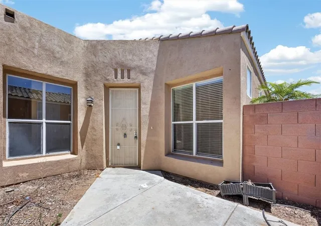 Photo 4 of Single family home for sale at 9200 Penn Sta St, Las Vegas, NV 89123 | MLS# 2728599 | Listing updated on 2026-09-16