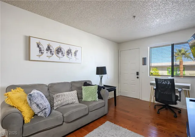 Listing Photo 4 - Condo for sale in building located at 1381 E University Ave, Las Vegas, NV 89119 - Unit #208