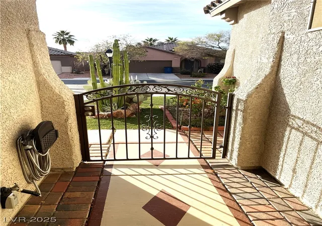Photo 3 of Sale Pending at 3562 Driving Range St, Las Vegas, NV 89122 | MLS# 2733157 | Listing updated on 2026-09-16