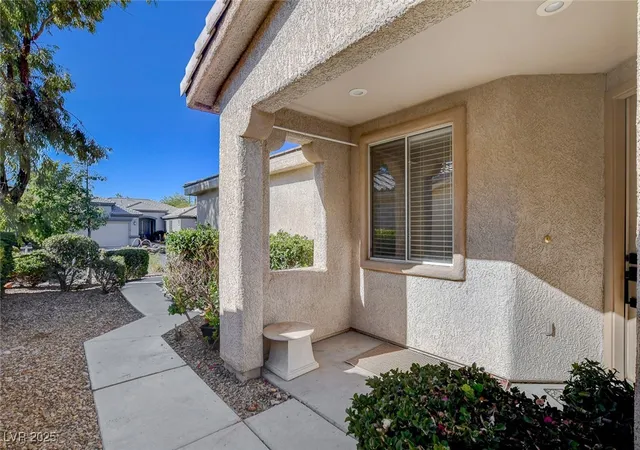 Photo 3 of Townhouse for sale at 4534 Regalo Bello St, Las Vegas, NV 89135 | MLS# 2733155 | Listing updated on 2026-10-01