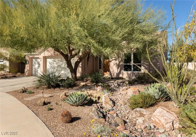 Photo 3 of Single family home for sale at 264 Chestnut Ridge Cir, Henderson, NV 89012 | MLS# 2737455 | Listing updated on 2026-09-09