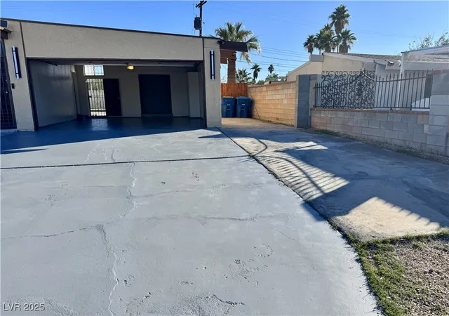 Photo 4 of Single family home for sale at 3138 Gaucho Dr, Las Vegas, NV 89169 | MLS# 2738786 | Listing updated on 2026-10-01