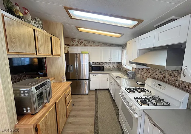 Photo 3 of Manufactured home for sale at 3102 Comitan Ln, Las Vegas, NV 89122 | MLS# 2746318 | Listing updated on 2026-09-17