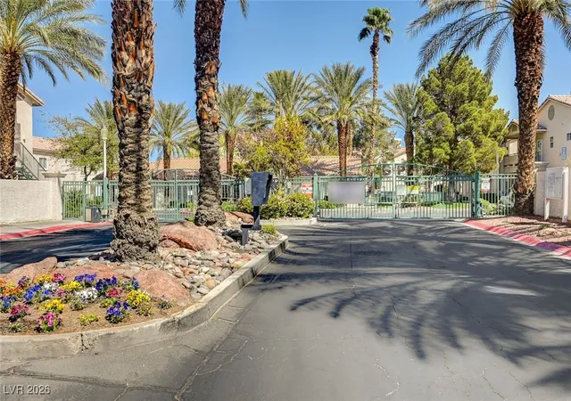 Listing Photo 3 - Condo for sale in building located at 7450 S Eastern Ave, Las Vegas, NV 89123 - Unit #1077