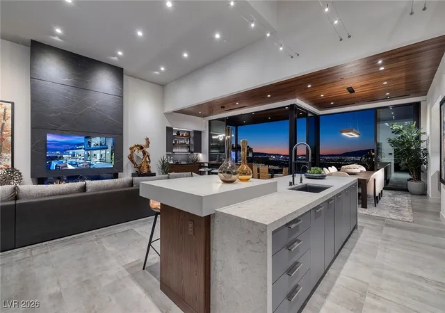 Photo 4 of Sale Pending at 525 Overlook Rim Dr, Henderson, NV 89012 | MLS# 2753338 | Listing updated on 2026-09-11