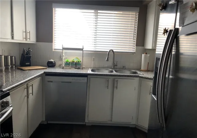 Listing Photo 4 - Condo for sale in building located at 7803 Foxwood Pl, Las Vegas, NV 89145 - Unit #4