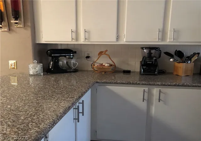 Listing Photo 5 - Condo for sale in building located at 7803 Foxwood Pl, Las Vegas, NV 89145 - Unit #4