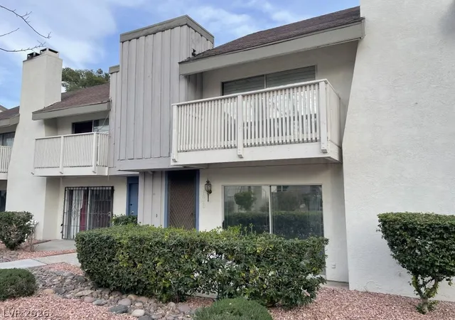 Photo 3 of Townhouse for sale at 636 Brookway Ln, Las Vegas, NV 89169 | MLS# 2740712 | Listing updated on 2026-09-11
