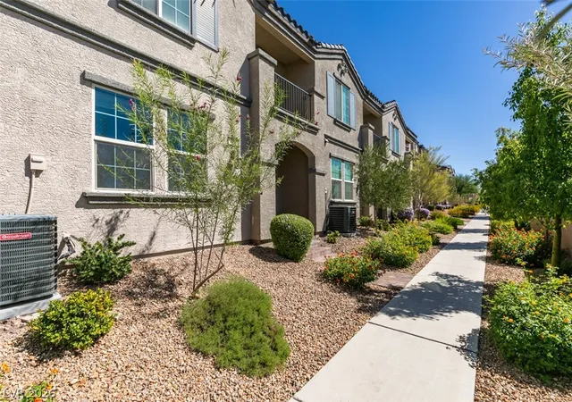 Photo 3 of Sale Pending at 451 Filaree Pl, Henderson, NV 89015 | MLS# 2763432 | Listing updated on 2026-09-11