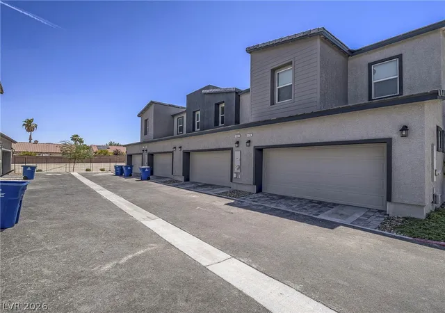 Photo 3 of Townhouse for sale at 483 Waterfall Cvs Ct, Henderson, NV 89002 | MLS# 2762886 | Listing updated on 2026-09-23