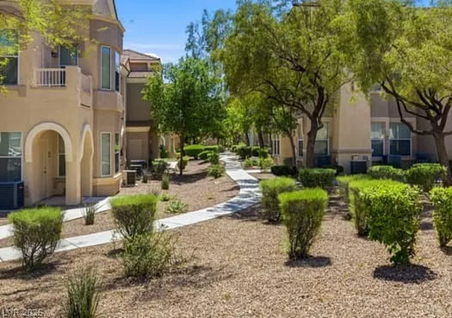 Listing Photo 4 - Condo for sale in building located at 10550 W Alexander Rd, Las Vegas, NV 89129 - Unit #2091