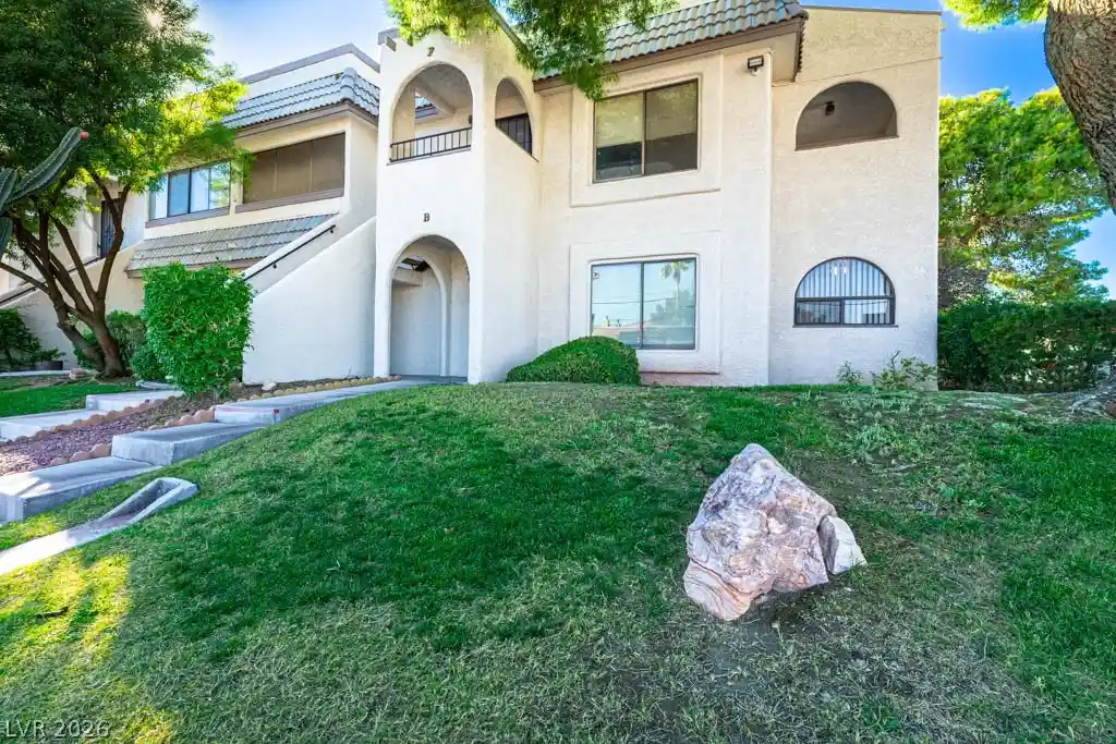 Listing Photo 2 - Condo for sale in 1400 Santa Margarita St located at 1400 Santa Margarita St, Las Vegas, NV 89146 - Unit 1400 Santa Margarita St