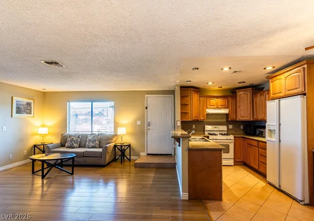 Listing Photo 3 - Condo for sale in building located at 1400 Santa Margarita St, Las Vegas, NV 89146 - Unit #B