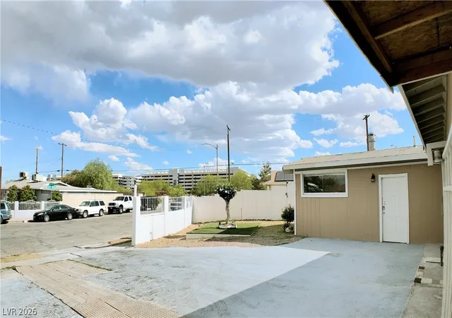 Photo 3 of Sale Pending at 5463 Sir Monahan St, Las Vegas, NV 89119 | MLS# 2773136 | Listing updated on 2026-09-09