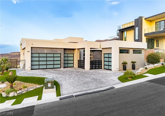Photo 3 of Single family home for sale at 658 Dragon Peak Dr, Henderson, NV 89012 | MLS# 2773825 | Listing updated on 2026-10-06