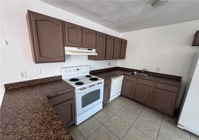 Listing Photo 4 - Condo for sale in building located at 5245 Golden Ln, Las Vegas, NV 89119