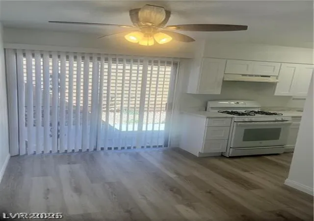 Photo 2 of Townhouse for sale at 592 Sea Shell Ln, Las Vegas, NV 89110 | MLS# 2779441 | Listing updated on 2026-09-23