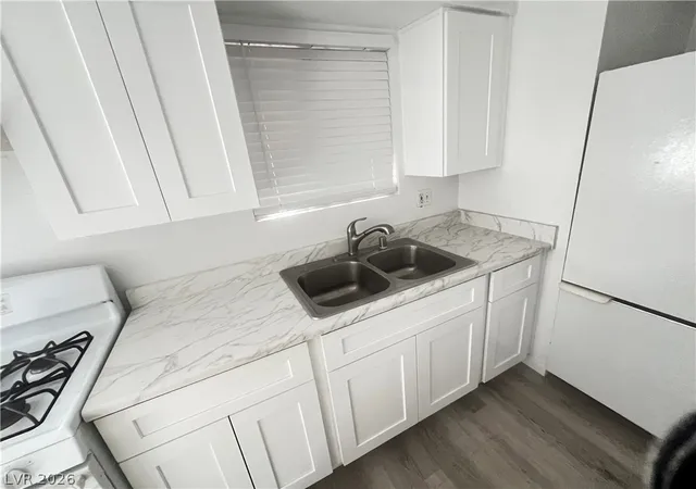 Photo 3 of Townhouse for sale at 592 Sea Shell Ln, Las Vegas, NV 89110 | MLS# 2779441 | Listing updated on 2026-09-23