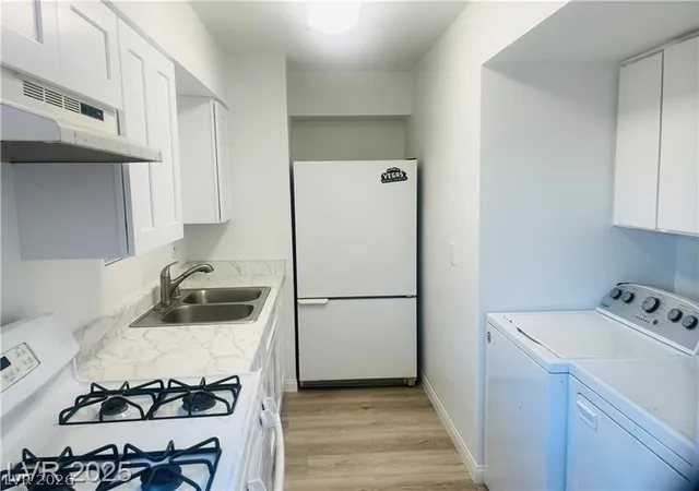 Photo 4 of Townhouse for sale at 592 Sea Shell Ln, Las Vegas, NV 89110 | MLS# 2779441 | Listing updated on 2026-09-23