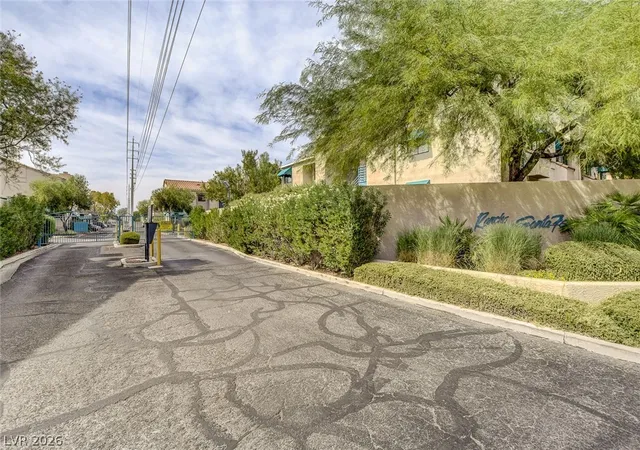 Listing Photo 4 - Condo for sale in building located at 4420 Woodpine Dr, Las Vegas, NV 89119 - Unit #103