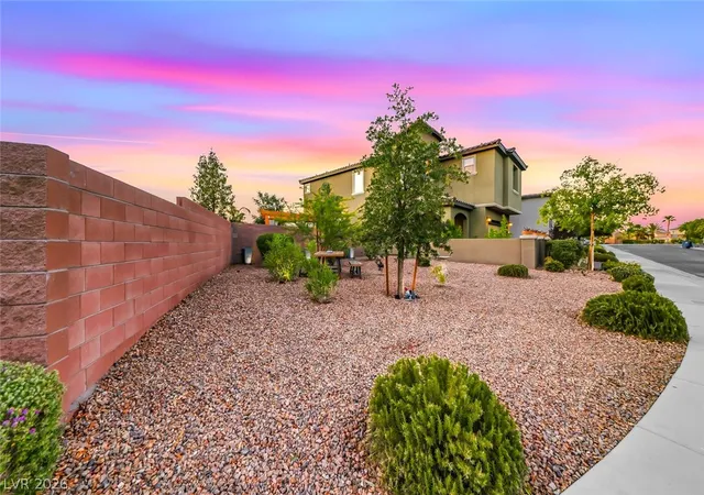Photo 4 of Sale Pending at 12 Cresta Villa Ct, Henderson, NV 89011 | MLS# 2784090 | Listing updated on 2026-10-01