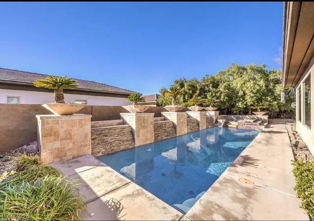 Photo 2 of Single family home for sale at 7 Holly Tree Ct, Henderson, NV 89052 | MLS# 2785594 | Listing updated on 2026-09-18