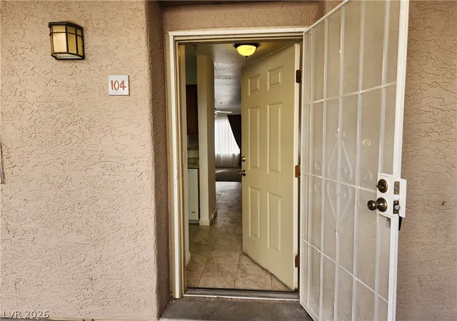Listing Photo 4 - Condo for sale in building located at 2060 Mesquite Ln, Laughlin, NV 89029 - Unit #104