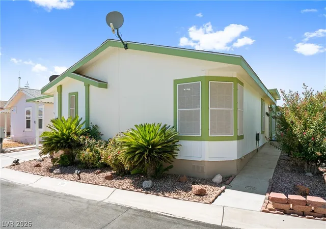 Photo 3 of Manufactured home for sale at 310 Brentwood Dr, Pahrump, NV 89048 | MLS# 2787645 | Listing updated on 2026-09-05