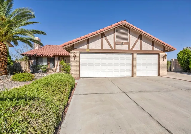 Photo 4 of Single family home for sale at 1605 Brocado Ln, Las Vegas, NV 89117 | MLS# 2787619 | Listing updated on 2026-09-07