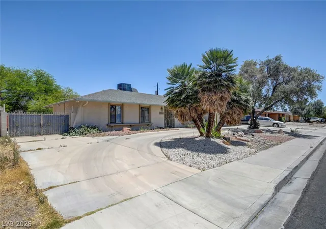 Photo 4 of Sale Pending at 1900 Stonehaven Dr, Las Vegas, NV 89108 | MLS# 2788660 | Listing updated on 2026-09-09