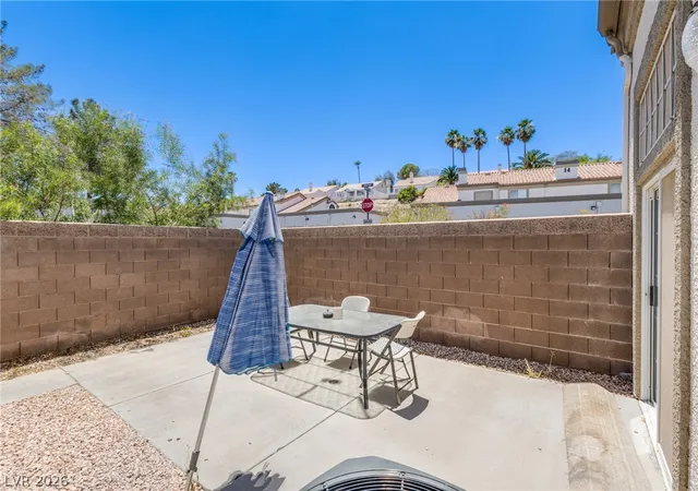 Listing Photo 5 - Condo for sale in building located at 1684 Normandy Wy, Henderson, NV 89014 - Unit #811