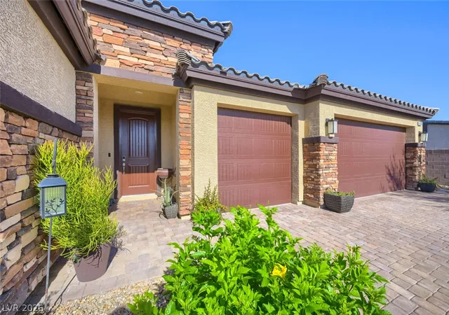 Photo 2 of Single family home for sale at 6330 Montrose Park Ct, Las Vegas, NV 89149 | MLS# 2787380 | Listing updated on 2026-09-30