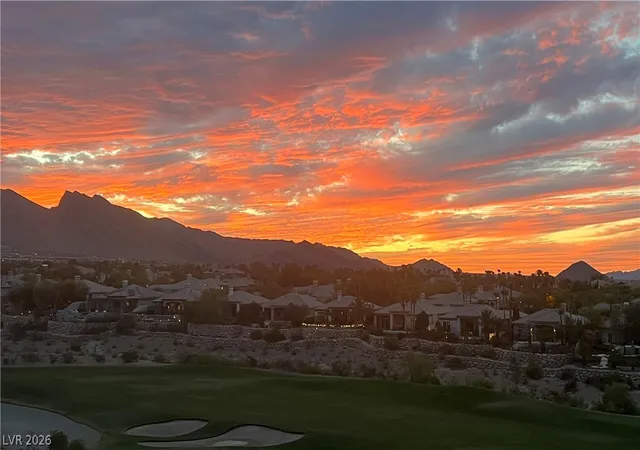Listing Photo 4 - Condo for sale in building located at 9224 Tesoras Dr, Las Vegas, NV 89144 - Unit #301