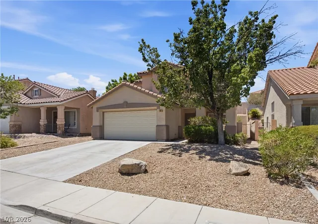 Photo 3 of Sale Pending at 5 Spur Cross Cir, Henderson, NV 89012 | MLS# 2791990 | Listing updated on 2026-09-29