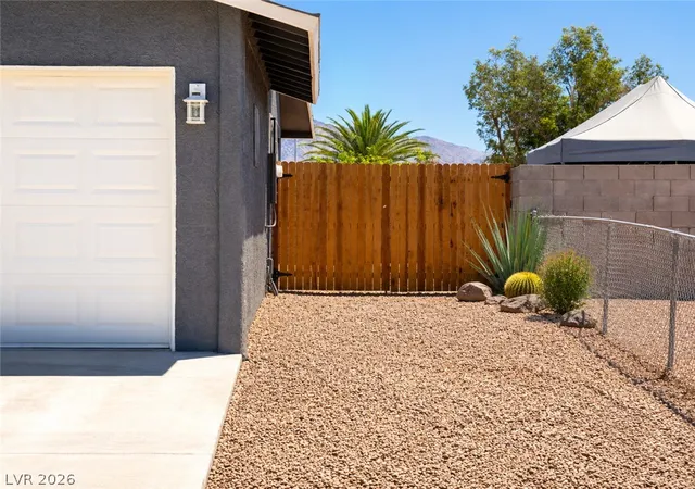 Photo 3 of Single family home for sale at 2870 S Sandhill Rd, Las Vegas, NV 89121 | MLS# 2792024 | Listing updated on 2026-09-13