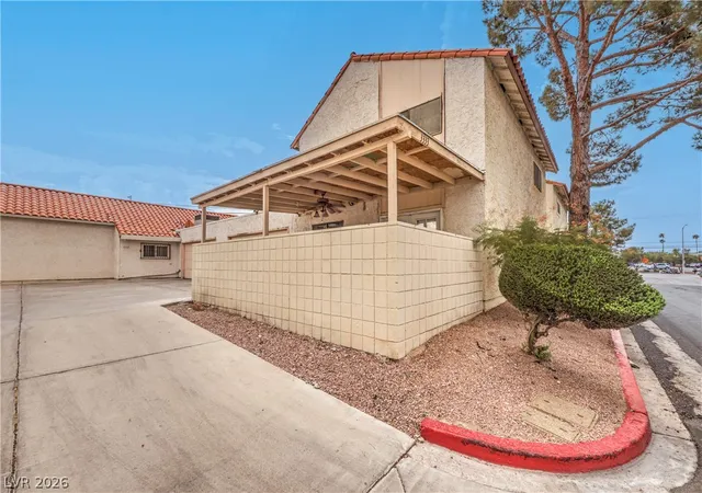 Photo 3 of Townhouse for sale at 3333 Racquet St, Las Vegas, NV 89121 | MLS# 2791942 | Listing updated on 2026-09-26