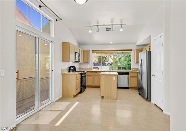 Photo 4 of Single family home for sale at 1690 Sweet View Ct, Henderson, NV 89014 | MLS# 2794817 | Listing updated on 2026-09-19