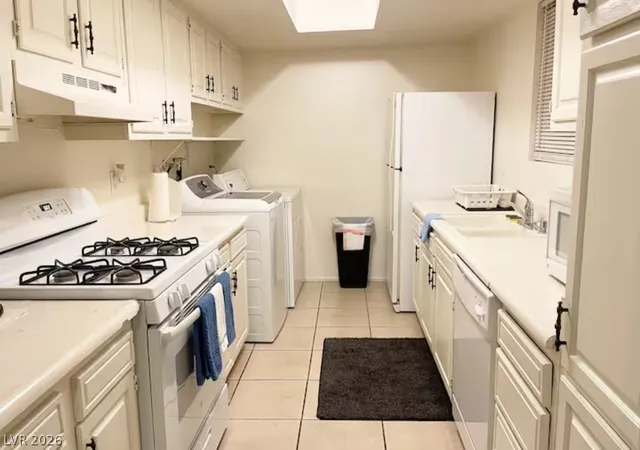 Listing Photo 4 - Condo for sale in building located at 4650 Koval 14th Ln, Las Vegas, NV 89109