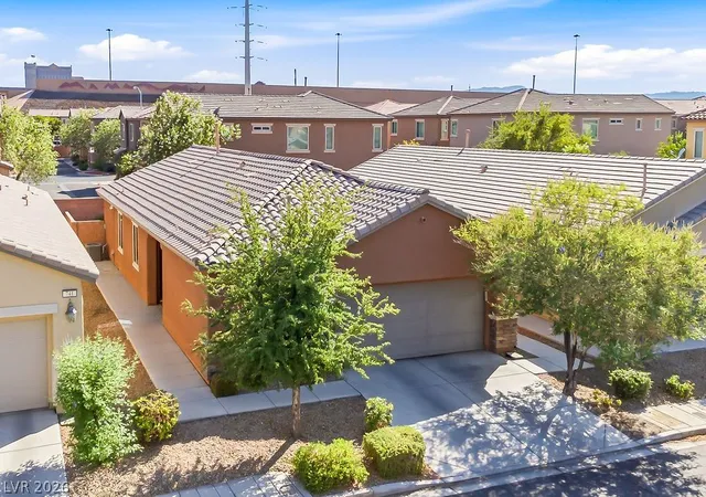Photo 3 of Single family home for sale at 743 Crst Valley Pl, Henderson, NV 89011 | MLS# 2795135 | Listing updated on 2026-09-07
