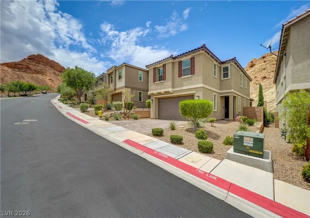 Photo 2 of Single family home for sale at 81 Moon Hl Dr, Henderson, NV 89011 | MLS# 2794697 | Listing updated on 2026-09-08