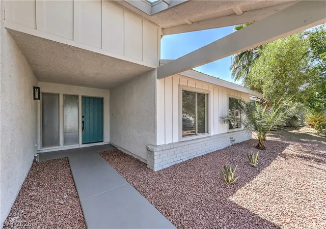 Photo 3 of Single family home for sale at 5028 Meadow Grv Ct, Las Vegas, NV 89120 | MLS# 2794704 | Listing updated on 2026-08-31